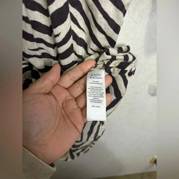 TAHARI Zebra Print Button Up Tunic Top Linen Blend Lightweight Size Small - Picture 5 of 8